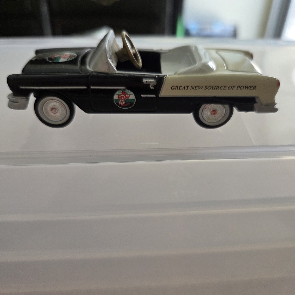 Gearbox Collectible Mini Pedal Car 1955 Chevy Bel Air Fire Chief  1:43